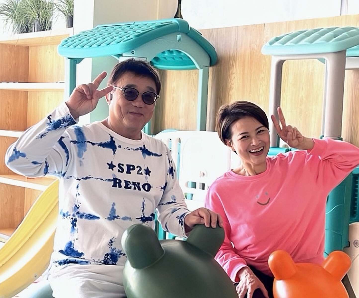 恭喜！香港知名演員迎來黃昏戀，公開男友正臉照，對再婚充滿憧憬 - 