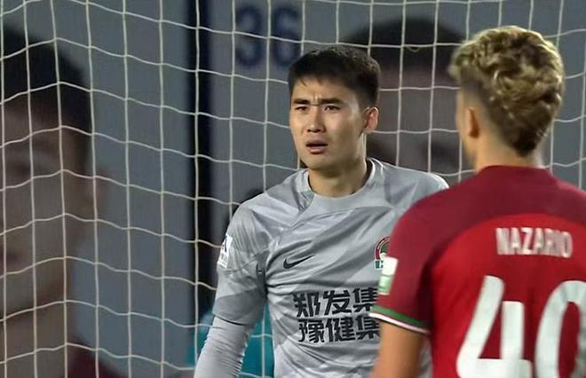 而与杨晨一同赴河南俱乐部履新的还有新任领队马荃,守门员教练杨君