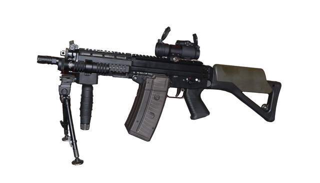 人员最常用的一款短突击步枪,别名也叫m4cqbr,该枪本质上就是在sopmod