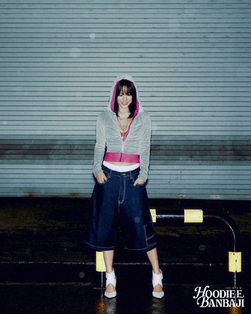 李孝利能否再次带起新流行,新曲概念照公开,感性街头造型引关注