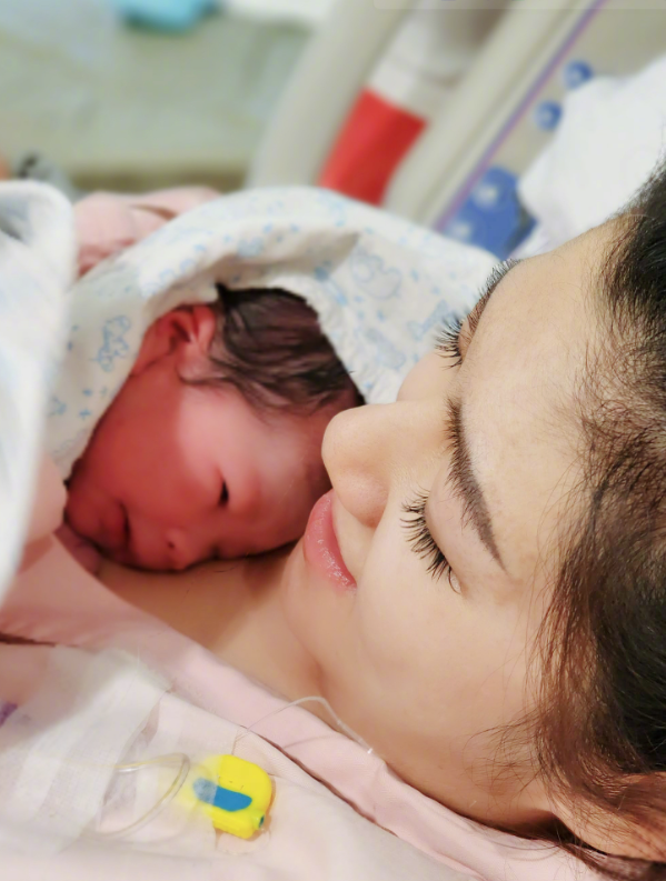 selina带不满半岁儿子拍广告母子将赚上百万42岁仍想生二胎