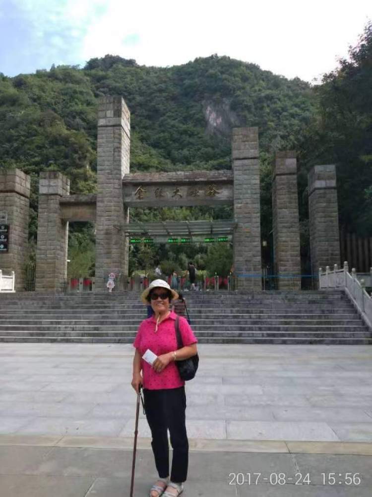 在返沪的途中,8月24日下午,我和夫人驱车来到商南县,游览5a级旅游景区