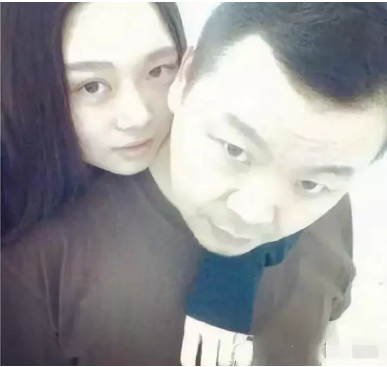 兜了一大圈，结果嫁了一个假豪门！深扒寒门贵妇晚晚，我一言难尽_腾讯新闻
