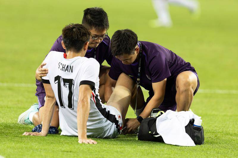 中国香港球员陈晋一已返回申花队，无缘东亚杯对阵国足