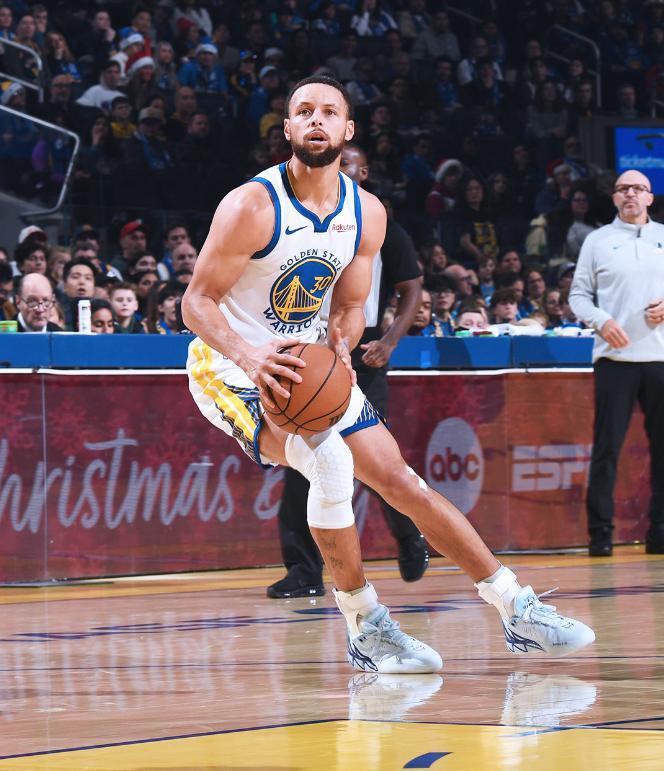 庫里打鐵18中6一戰比肩喬丹科比，巴特勒14+9+9，勇士輕取獨行俠