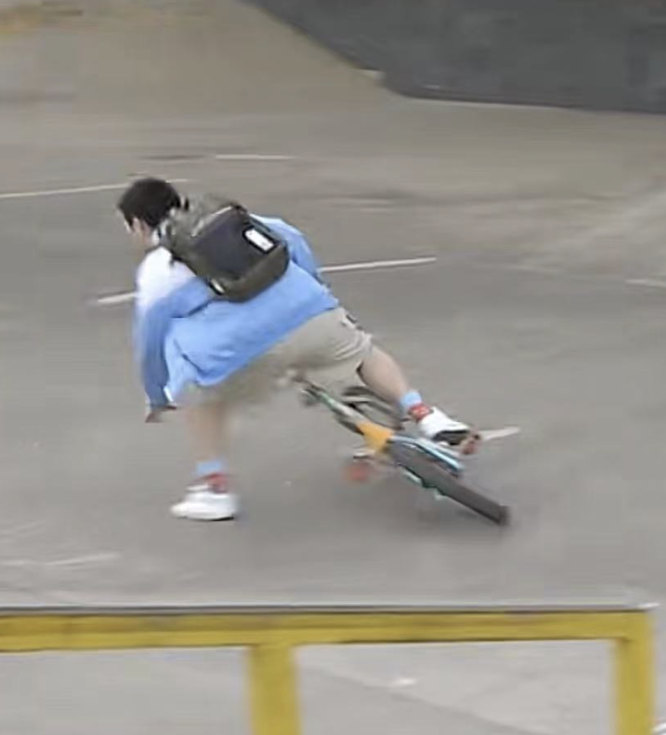 "谢飞机"曹桐睿拍戏出意外,膝盖擦伤忍痛安慰众人:破个皮而已_腾讯