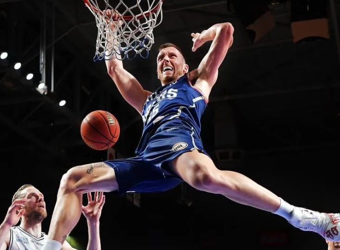 曝nba级超外加盟新疆男篮,特莱斯被放弃,邱彪不留情面