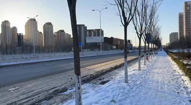 那幾天的北方實在太冷了,零下十幾二十度,下車去後備箱拿東西就走了