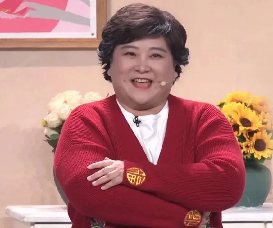 海报疑似抄袭,贩卖女性焦虑,放弃春晚的贾玲,这次"危险"了_腾讯新闻