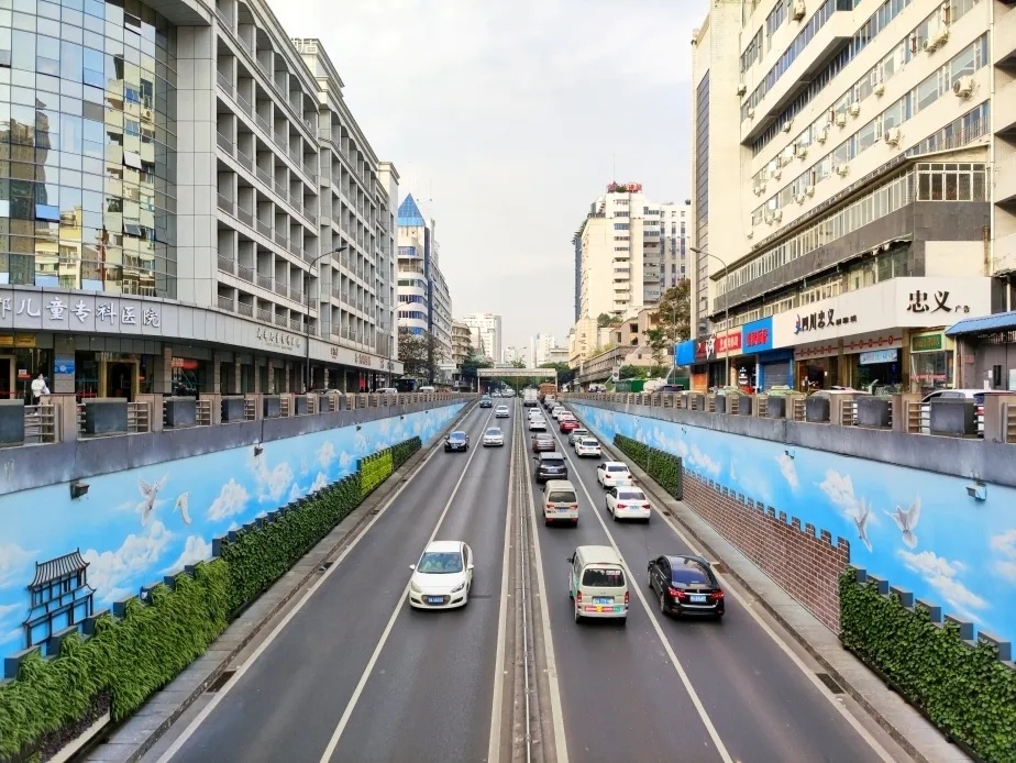 避开拥堵路段(福州路,广州路);到达西博城后,请按照西博