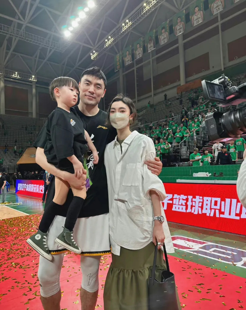 赵继伟与演员女友绝配,李晓旭爱妻气质一流