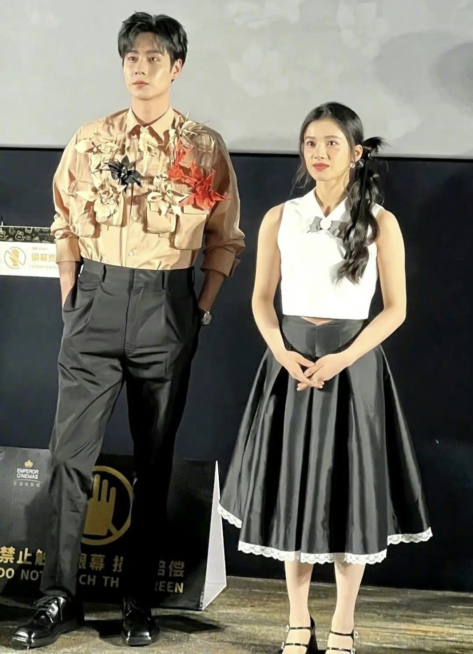 惜花芷线下活动张婧仪被吐槽又壮又矮五五分手臂粗