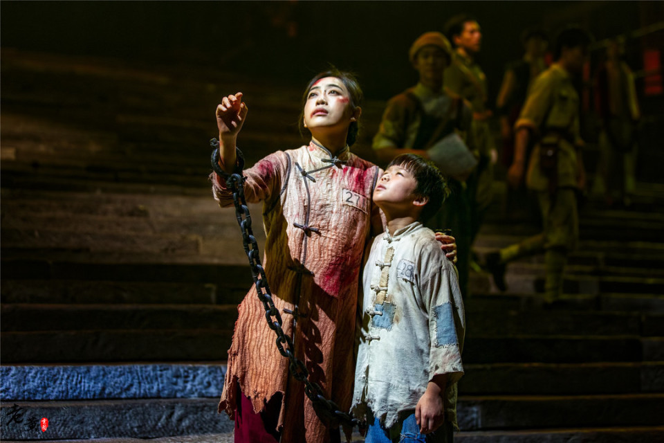 《重庆1949》,这出舞台剧让观众泪目,重现红色血液下的悲怆赞歌