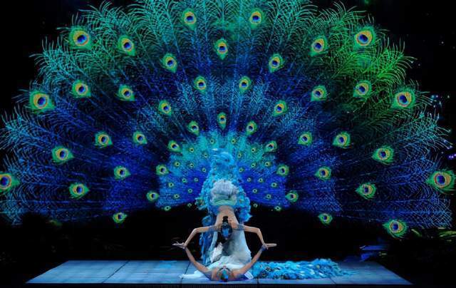 染白发,自带纹身,00后的国风穿搭已经这样"违背祖宗"了?_腾讯新闻