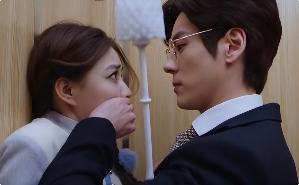 看完《金牌客服董董恩》,才知当年乔任梁对徐璐的两字评价多准确-腾讯