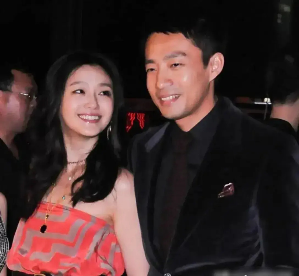 曝汪小菲与大s是二婚!第一任妻子是酒吧妹出身,两人女儿已成年