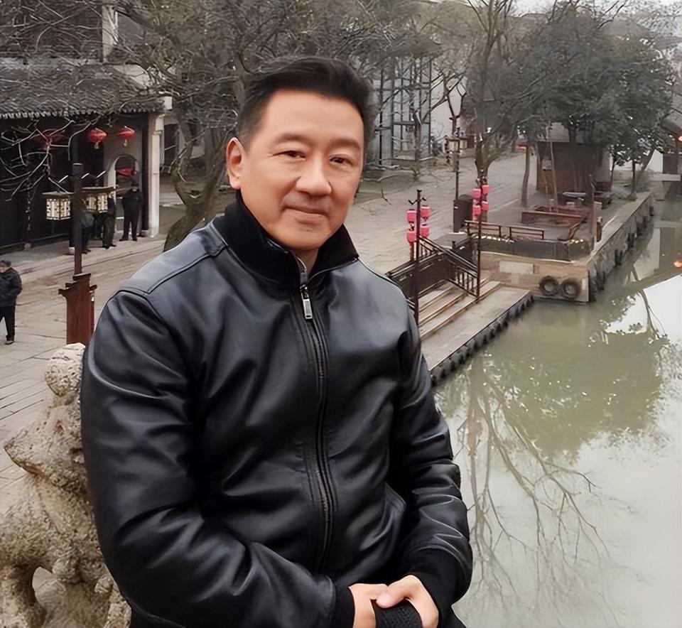 丁勇岱:对赵雪华一见钟情,相爱37年零绯闻,如今儿子成唯一心病_腾讯