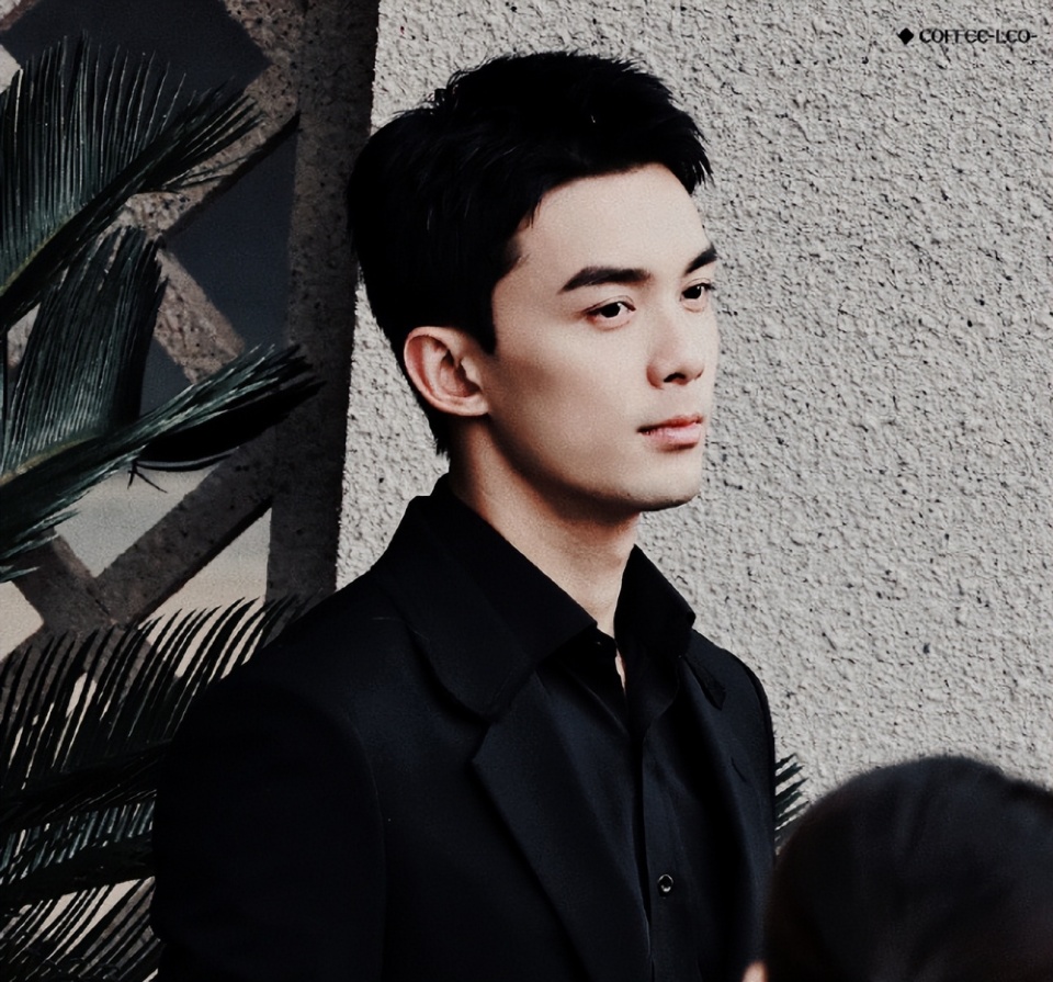 吴磊在暴雪时分定档花式吻戏令人心动看到女主期待了