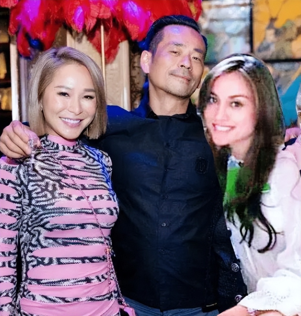洗米华为人风流,多年来周旋于太太和情人mandy之间,他入狱之后,两个