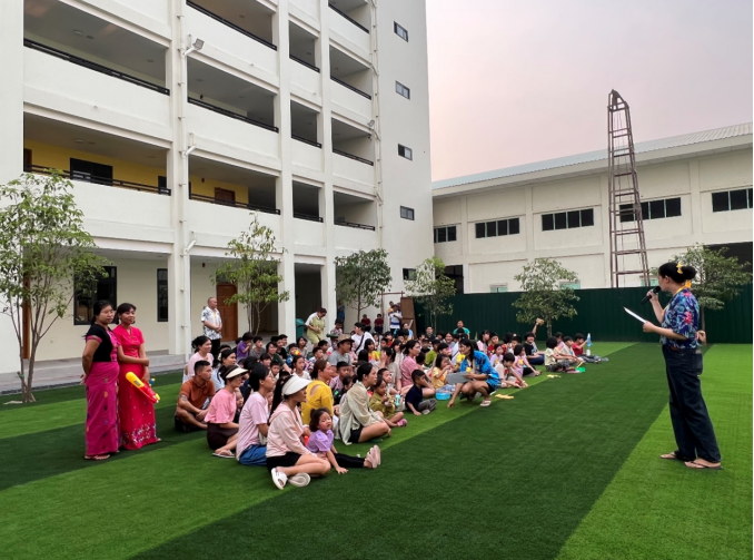 缅甸曼德勒华夏国际学校举行"欢乐泼水节"亲子活动_腾讯新闻