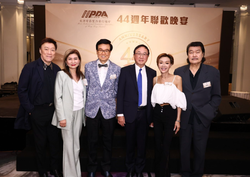 当天出席活动的艺人还包括黄百鸣,许冠文,乐易玲,霍启刚,陈庭欣