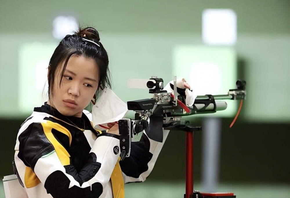 女子十米气步枪项目,首次征战奥运会的杨倩帮助中国军团拿到首金.