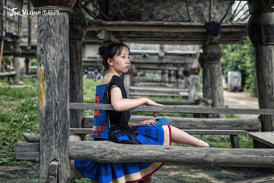 人人持枪 户户养鸟 被称为"原始社会遗存的活化石" 荔波瑶山古寨