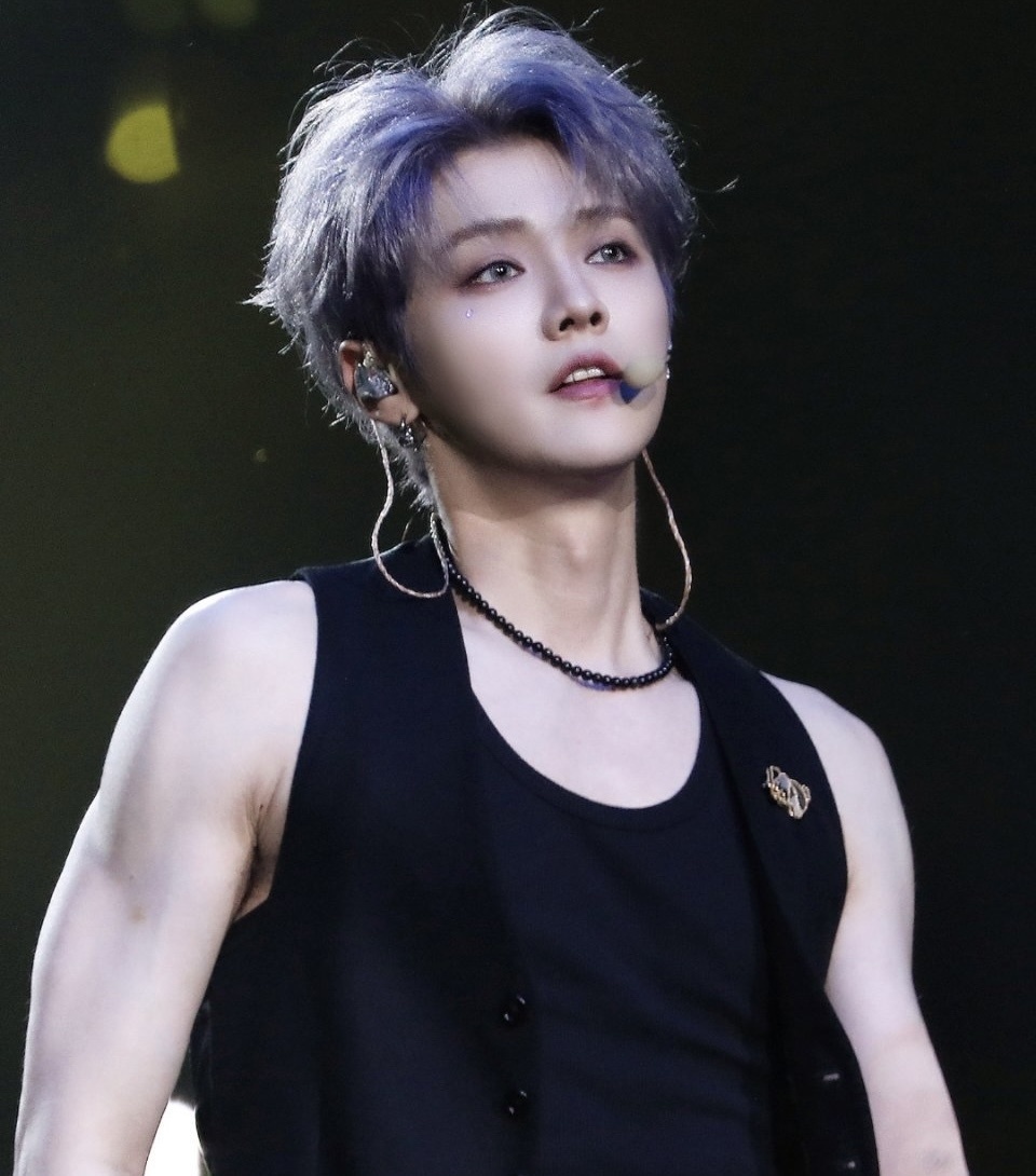 网传顶流男艺人塌房,关键词指向鹿晗?粉丝喊话工作室_腾讯新闻