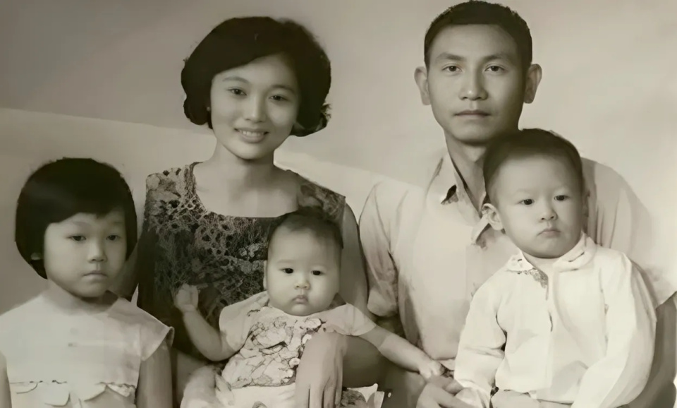 张世：与妻子恋爱长跑，演技封神也曾被封杀，59岁隐居是隐形富豪_腾讯新闻