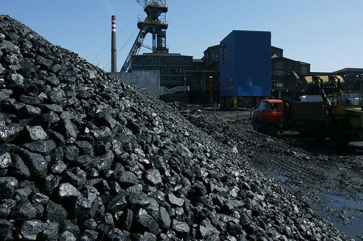 为扛过寒冬,欧洲人就地取材,开始在自家院子里挖煤