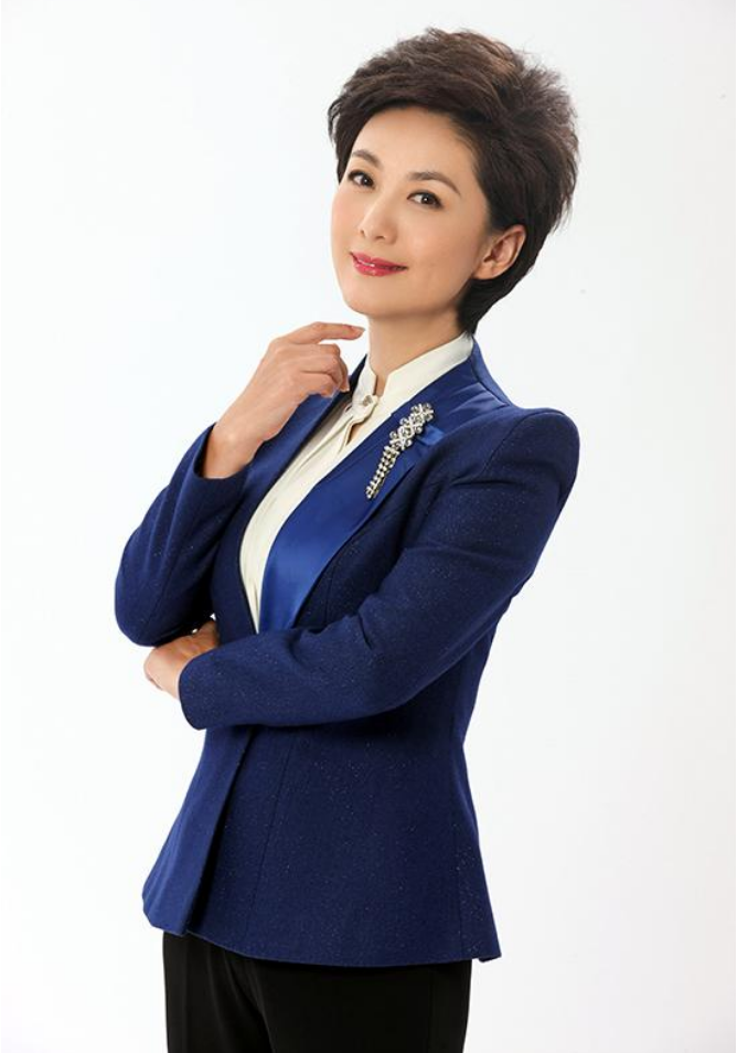 知名主持人海霞:央视工作30年,51岁新添副主任身份,全网祝福