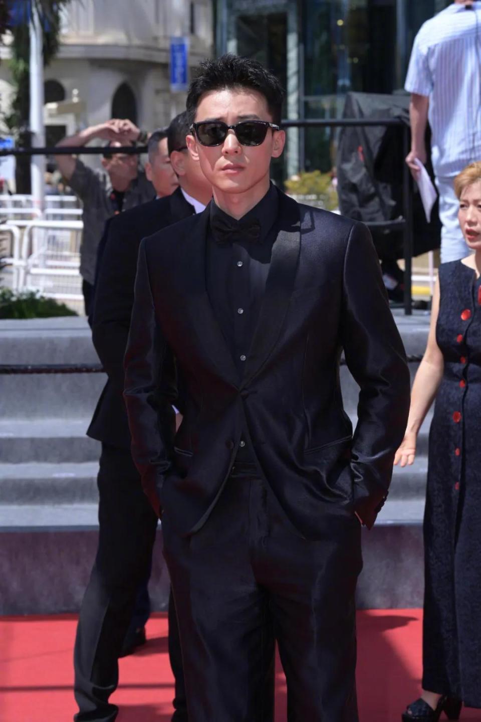 彭于晏这次在戛纳也帅得显而易见,各种偶遇和合照都看到了他灿烂的