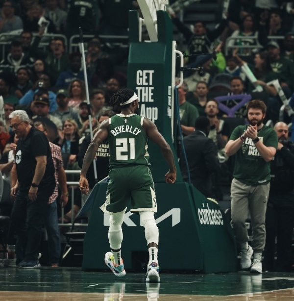 米神29 12,无字无表,干翻步行者