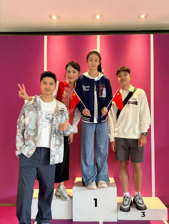抖音熱搜：494949開獎(jiǎng)最快金牛版明星去巴黎看奧運(yùn)，56歲邱淑貞好美，賈玲沒復(fù)胖，郭晶晶真颯