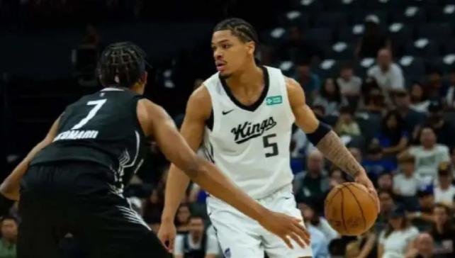 NBA夏联：郭昊文DNP国王三分准绝杀篮网7号秀25分杰明23+7