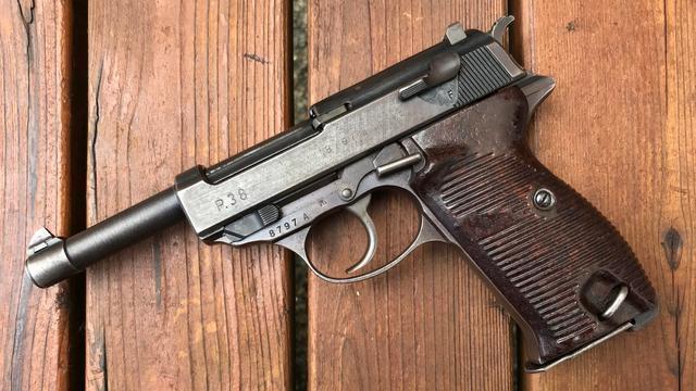 マルイ製模型槍「瓦爾特 P38」 UMAREX 金属制瓦尔特P38 CO2 退镗手枪（黑色） - Wargame