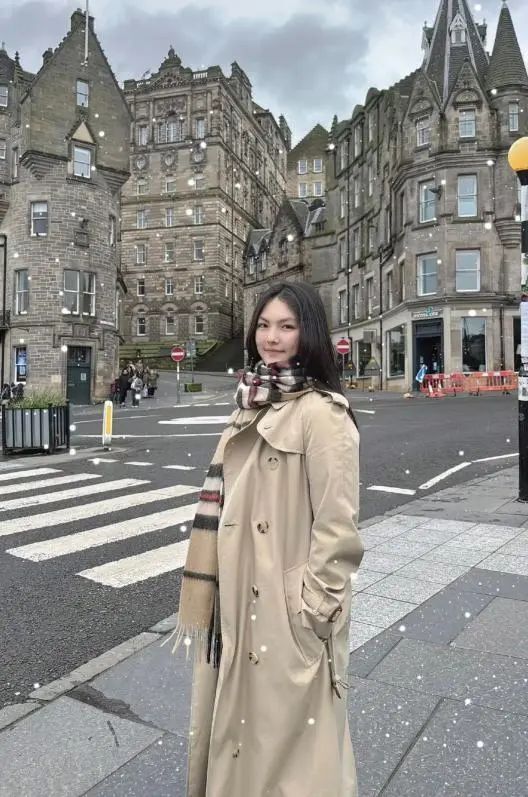 14岁王诗龄现状:和王岳伦看展,穿4万块行头,小s女儿却无辜躺枪_腾讯