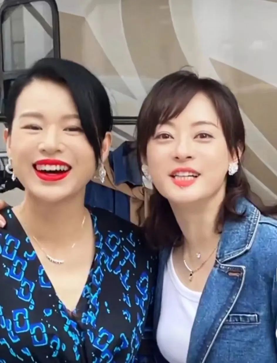 41岁孙俪和44岁胡杏儿同框,皮相美和骨相美的区别就出来了
