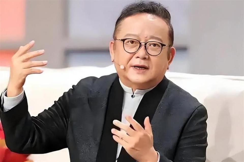人前光鲜人后心酸，77岁王刚与现任现状曝光，担心的事还是发生_腾讯新闻