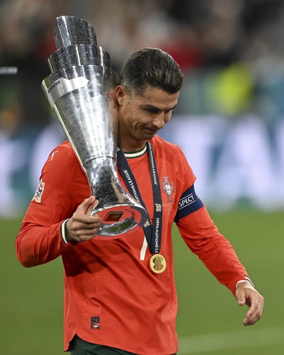 苦等21年！40岁C罗终于等到最强葡萄牙世界杯夺冠反超梅西？-腾讯新闻