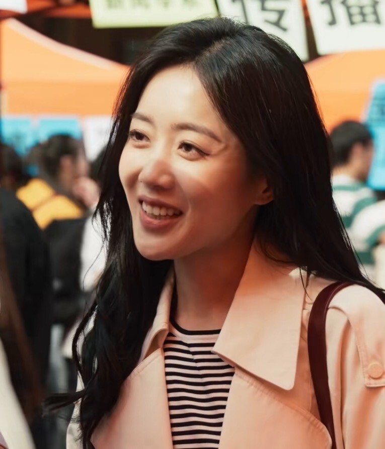 但上一秒看着黄亦玫两眼放光的方协文,立马表情冷漠地告诉胡琳,自己