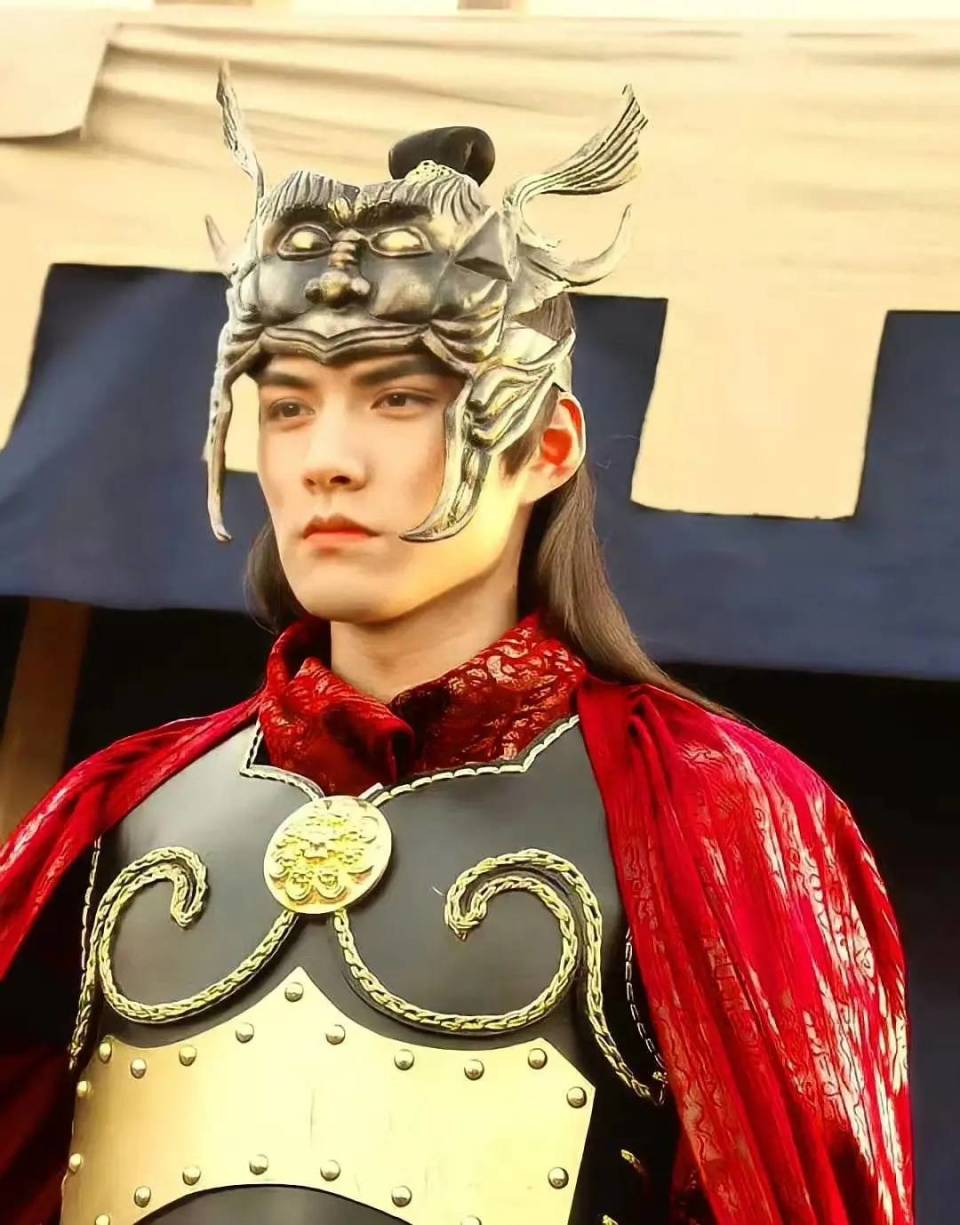 45岁严屹宽一出场,才知道什么叫古装建模脸