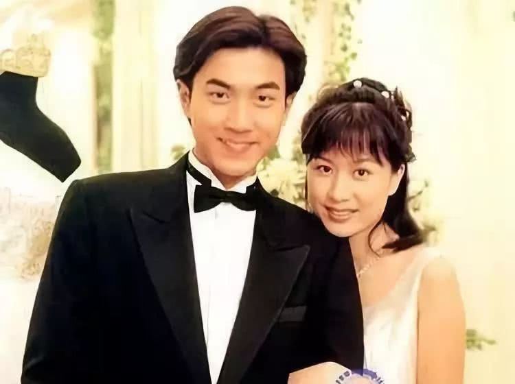 刘恺威前女友回港过年!隔5个月见老公子女很激动,抱成一团大哭插图9