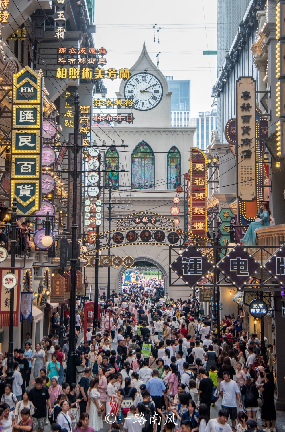 上海千古情景区刚焕新开业就爆满人气更胜春运