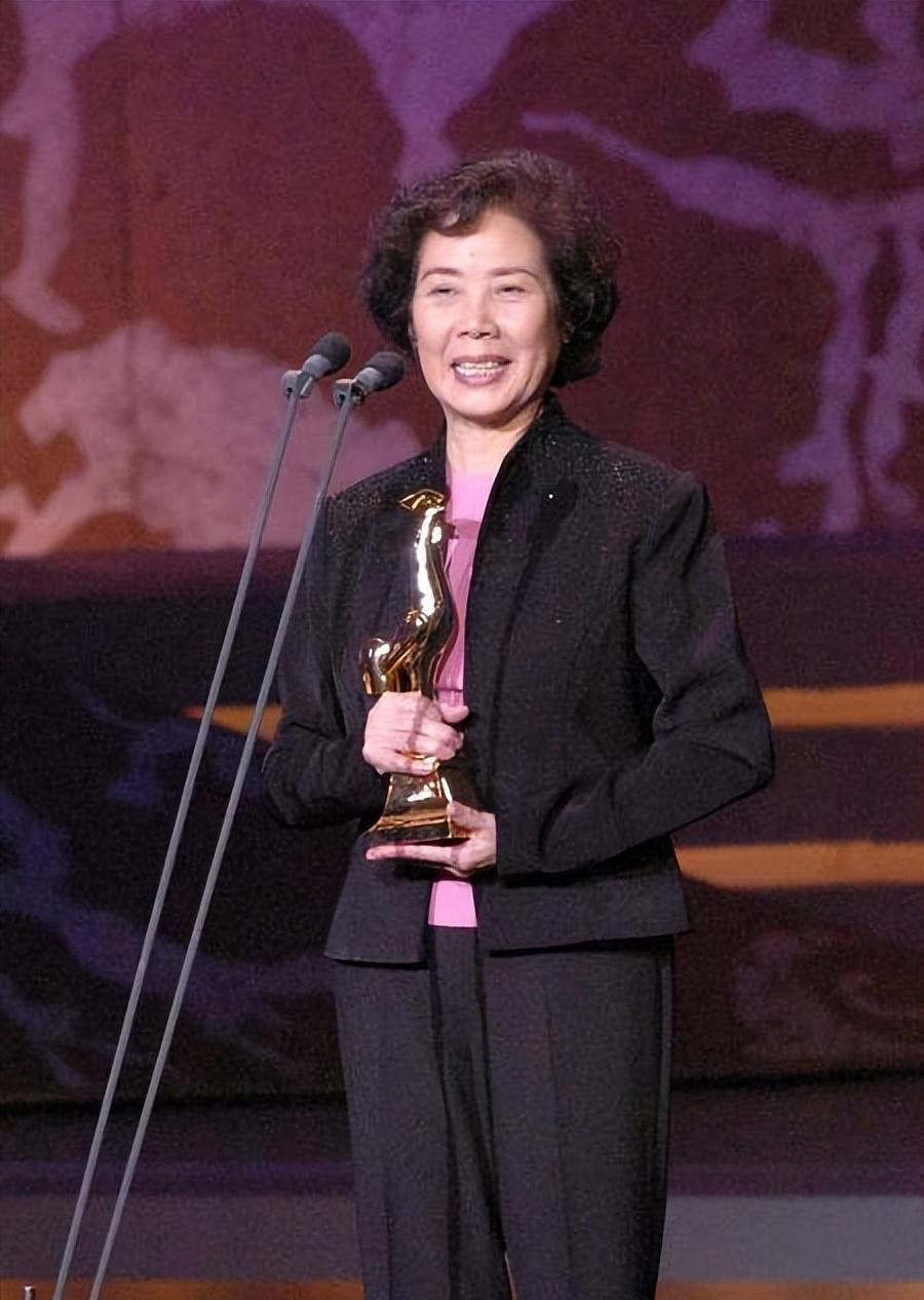 表演艺术家郑振瑶去世,晚年患老年痴呆症移居澳洲,家人不回国办葬礼