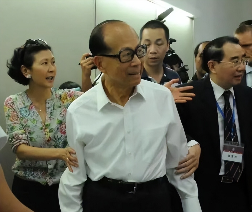 周凯旋首进香港富豪榜,坐拥23亿美元_腾讯新闻