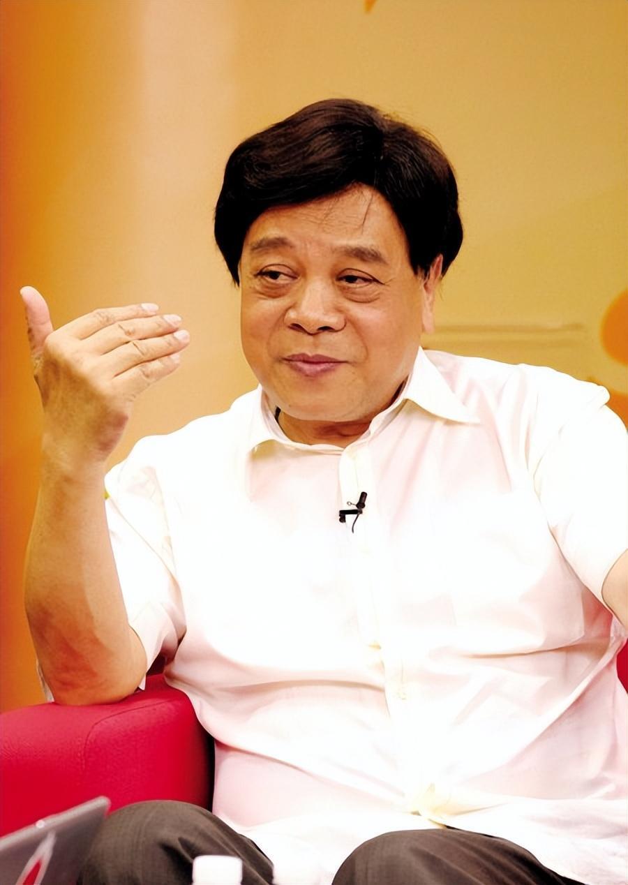 赵忠祥病逝4年,再看遗孀张美珠的选择,才知道夫妻俩有多明智_腾讯新闻