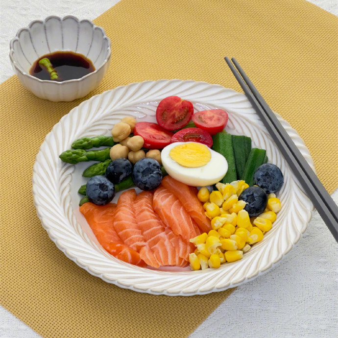 胡兵减脂计划第2周,晒出7天午餐,自律又精致,难怪有30岁的外表