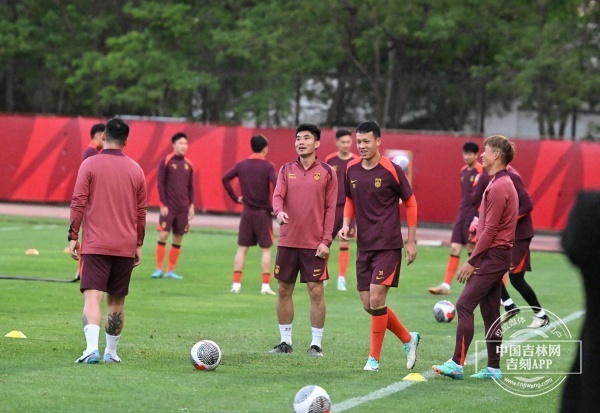 世预赛生死战在即 国足队员伤情大有好转 氛围很轻松