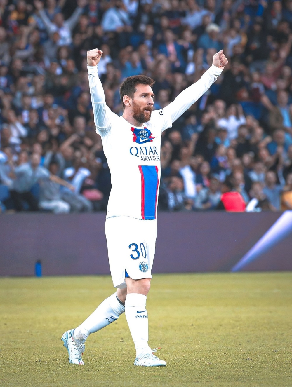 体育早知道|曝梅西将续约大巴黎 莱万获金足奖 曼联进联赛杯八强